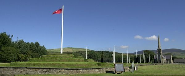 Tynwald Hill (c) AboutBritain.com