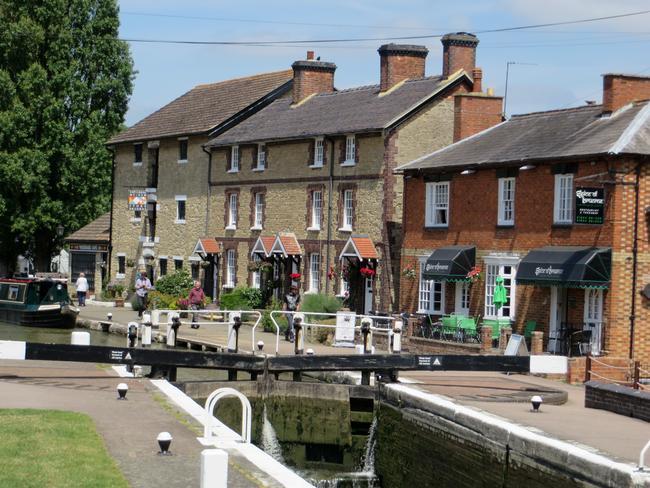 Stoke Bruerne Village