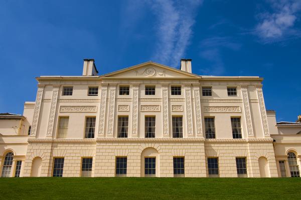 Kenwood House ©Shutterstock / antb Front of eighteenth century Kenwood House on Hampstead Heath, London