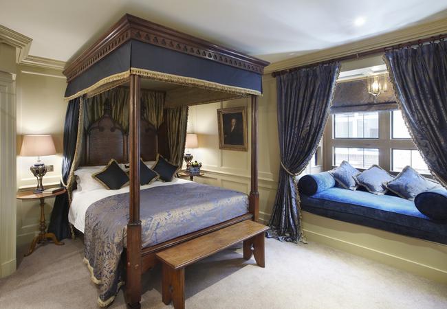 Four Poster Bed at Hazlitts