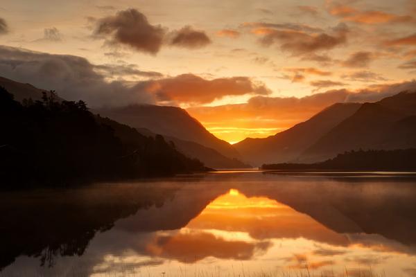 Sunrise over Llyn Padarn lake near Llanberis