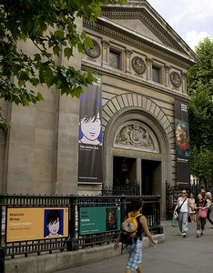  National Portrait Gallery, London Main Entrance  (c) National Portrait Gallery, London