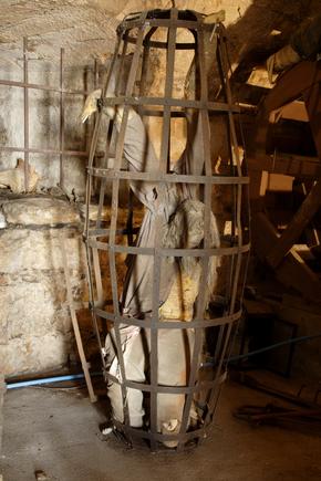 The Torture Chamber © Shutterstock / Gail Johnson Torture cage with model inside, at Chillingham Castle Dungeons