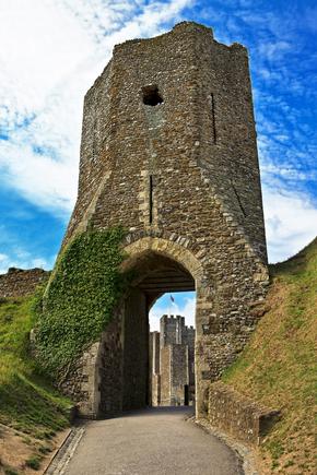 Colton's Gate astride the footpath at Dover Castle