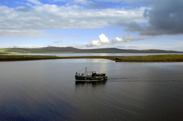 Boat in front of Mousa Broch