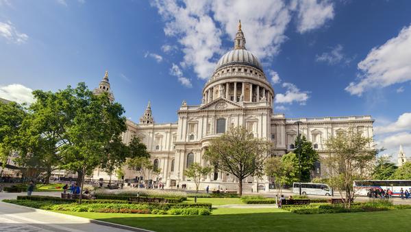 © Shutterstock / Janis Lacis Magnificent View of St Paul's Cathedral on a sunny day with blue sky