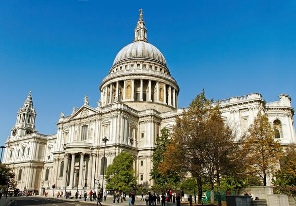 Side View ©Shutterstock / Ratikova Side View of St Paul's Cathedral