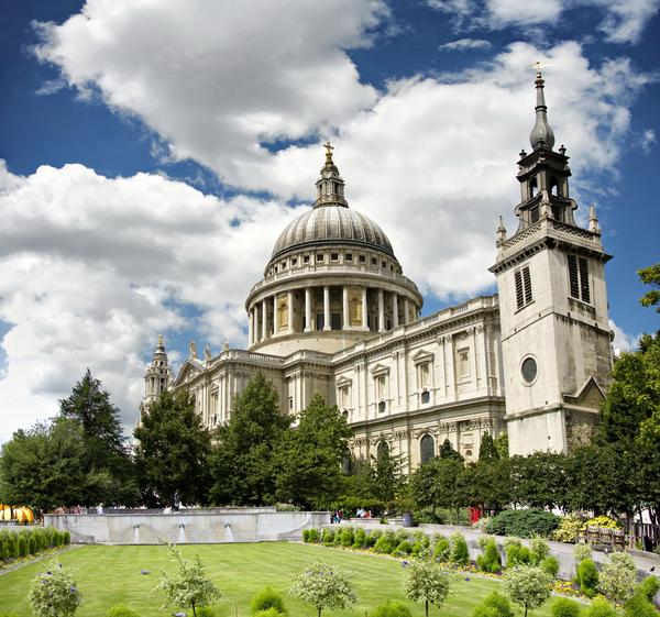 View with Garden ©Shutterstock / Viktor Kovalenko View of St Paul's Cathedral with Garden