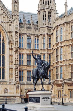Richard the Lionheart Statue in front of Westminster Abbey