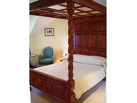 Four poster bed - 