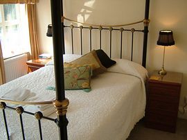 Four poster room