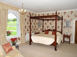 Four Poster room