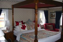 4 Poster en-suite bedroom