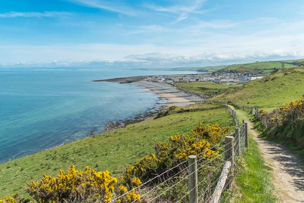 Coastal Path at Aberaeron © Shutterstock / Gordon Bell Coastal Path at Aberaeron