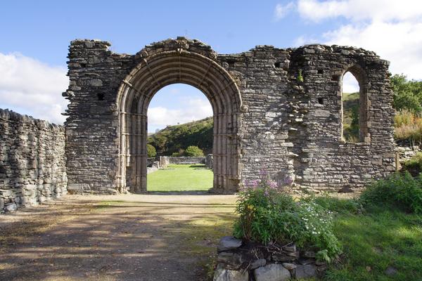 Strata Florida Abbey © Shutterstock / Steve Pleydell Strata Florida Abbey