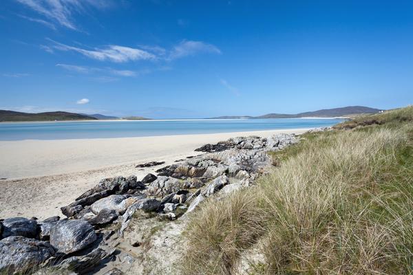 Luskentyre Beach, Isle of Harris ©Shutterstock / Andrea Ricordi White sandy beach with green-blue waters lapping onto the shore at Luskentyre Beach, Isle of Harris, Western Isles