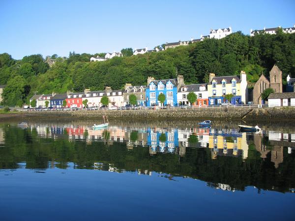 Tobermory, Isle of Mull ©Shutterstock / Stephen Finn Colourful painted houses reflected in the sea, Tobermory, Isle of Mull