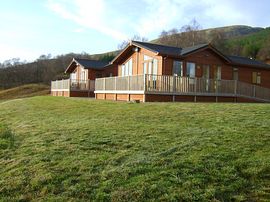 Lochaber Lodges - Exterior view of the Executive 3 Bedroom