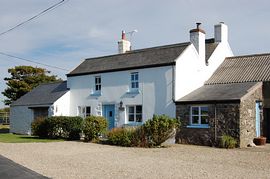 Wern Farm Holiday Cottages - Y Wern external shot