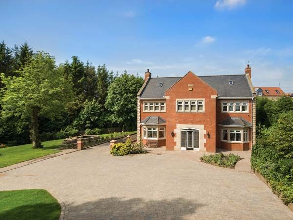 Gamekeepers Manor Exterior