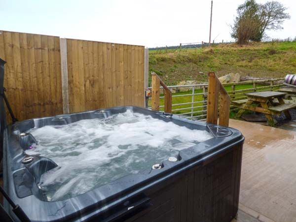 Maes Hot Tub