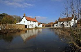 Bishop Burton &copy; Paul Lakin