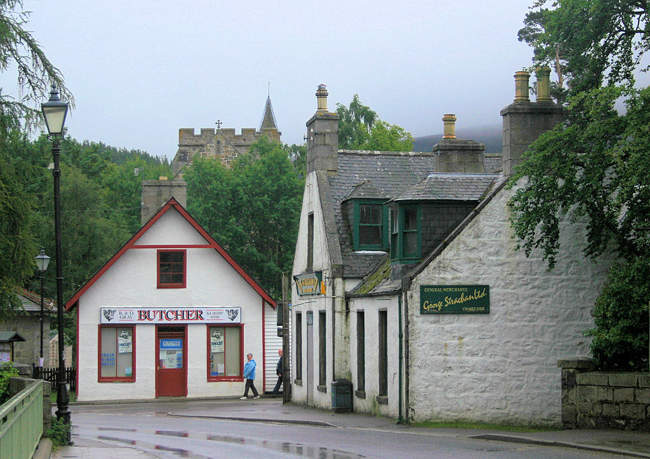Ian McLeish www.images-scotland.com View of Braemar Ian McLeish www.images-scotland.com
