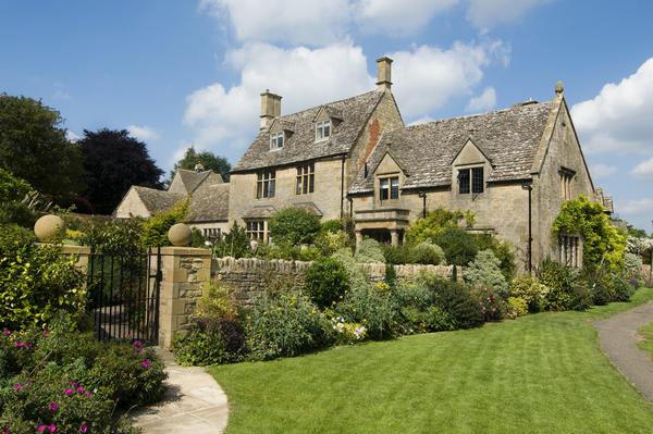 Honey coloured Cotsworld stone homes in Chipping Campden