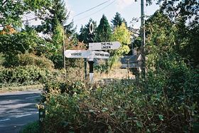 Old guidepost pointing the way at Aymestrey &copy; Tony Boyce