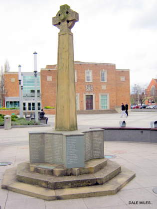 War memorial, &copy; Dale Miles