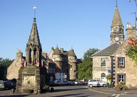Falkland Centre &copy; David Dunn
