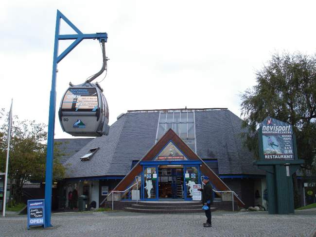 Mountain Centre &copy; Krysztau