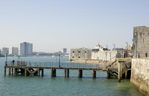 The Battery Defences ©Shutterstock /BasPhoto View along the Solent of the impressive defensive walls, known as the Battery, Portsmouth, Hampshire.