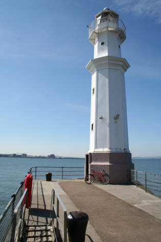 Newhaven Lighhouse near Granton  &copy; Ian Dick