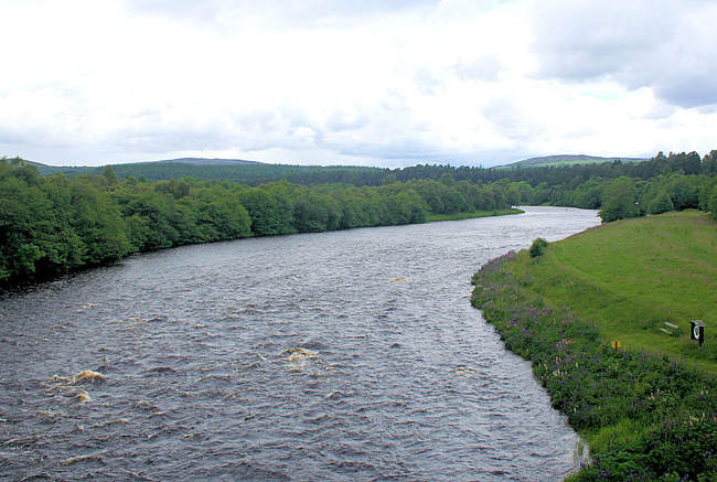 The River Spey © John McLeish www.images-scotland.com The River Spey © John McLeish www.images-scotland.com