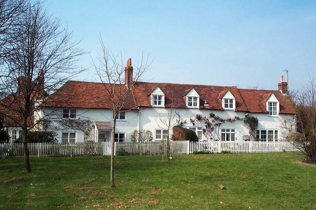 Cottages on Hamble Green &copy; Derek Squires