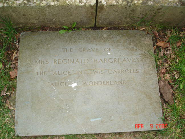 Lyndhurst Churchyard &copy; A.M.Taylor