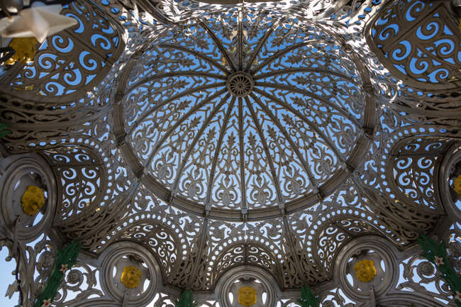 Memorial Fountain in Broad Street, March