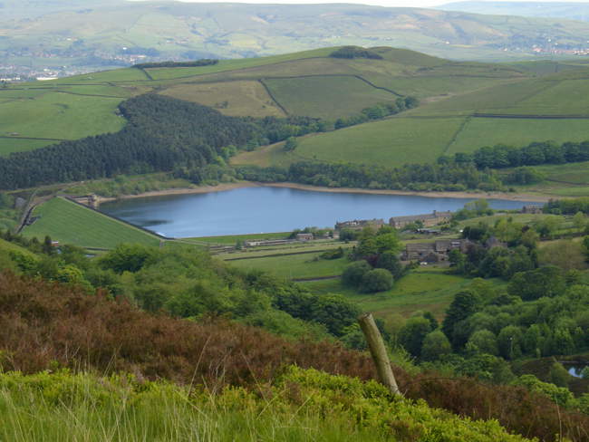 Looking over Ogden reservoir Milnrow &copy;Mark Carroll