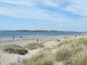 Newborough beach & dunes  &copy; Eunice Ratcliffe