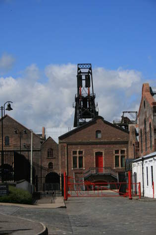 Winding Wheels and Engine House © Robert Mclaren Winding Wheels and Engine House © Robert Mclaren
