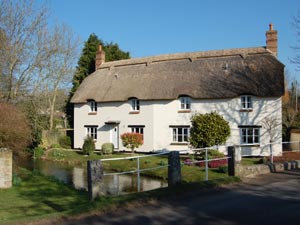 Piddlehinton Village &copy; Helen Frost
