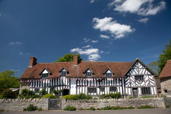 White half-timbered house - Mary Arden's House