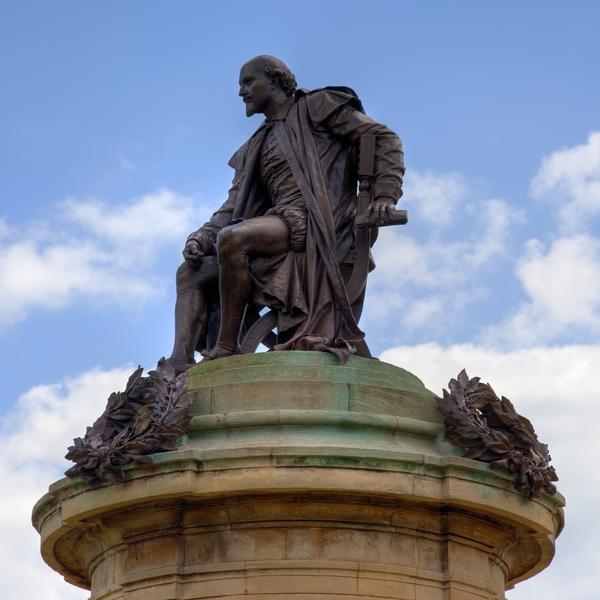 Statue of William Shakespeare, seated, on top of a column - Stratford-upon-Avon