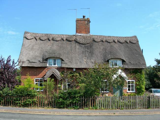 Pretty Thatched Cottage &copy; Peggy Cannell